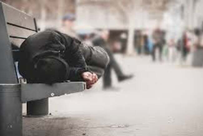 Sprijin și adăpost pentru persoanele fără locuință, prin centrele sociale din Pitești!